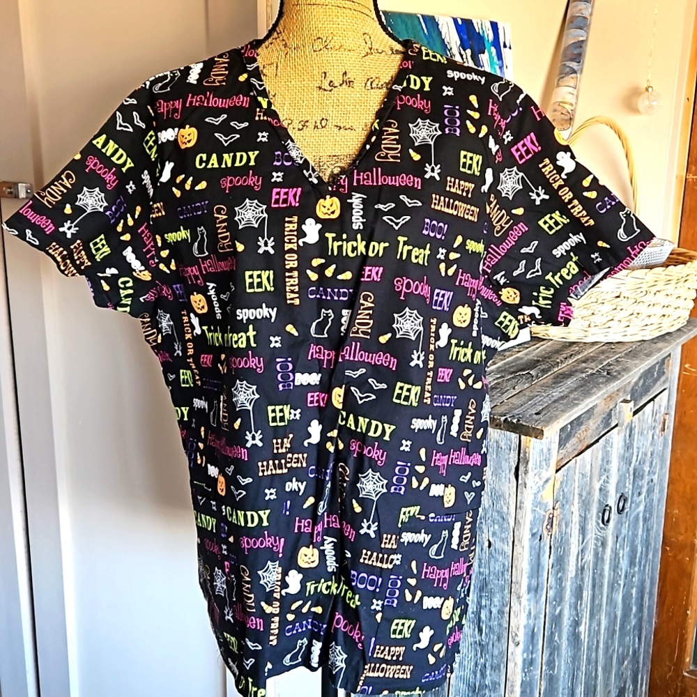 SB Scrubs Halloween scrub top, size 2X, like new, Cute🖤🕷🐈‍⬛